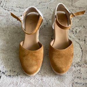 Tan Wedges